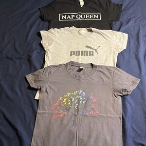 ✨2 for $15✨ 3 short sleeved t shirts, 1 black, 1 light gray and 1 dark gray.